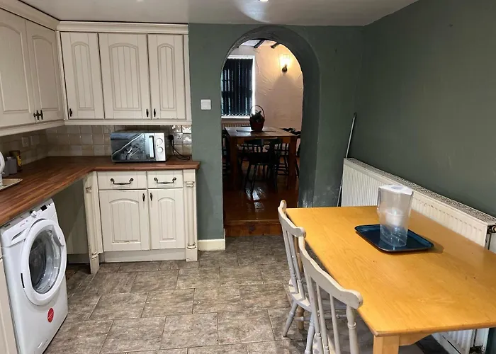 Antic Cottage For Family